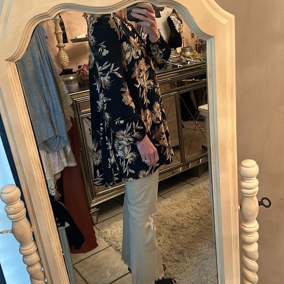 Lightweight Tunic Style Top - Picture 7 of 13